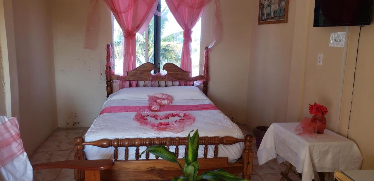 Pal'S On The Beach - Dangriga, Belize Экстерьер фото